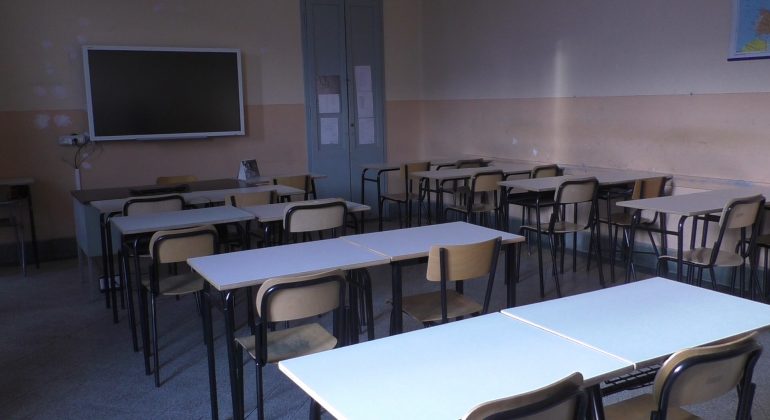 Covid a scuola: in provincia aumentano le classi in quarantena, 17 in totale. Restano 12 i focolai