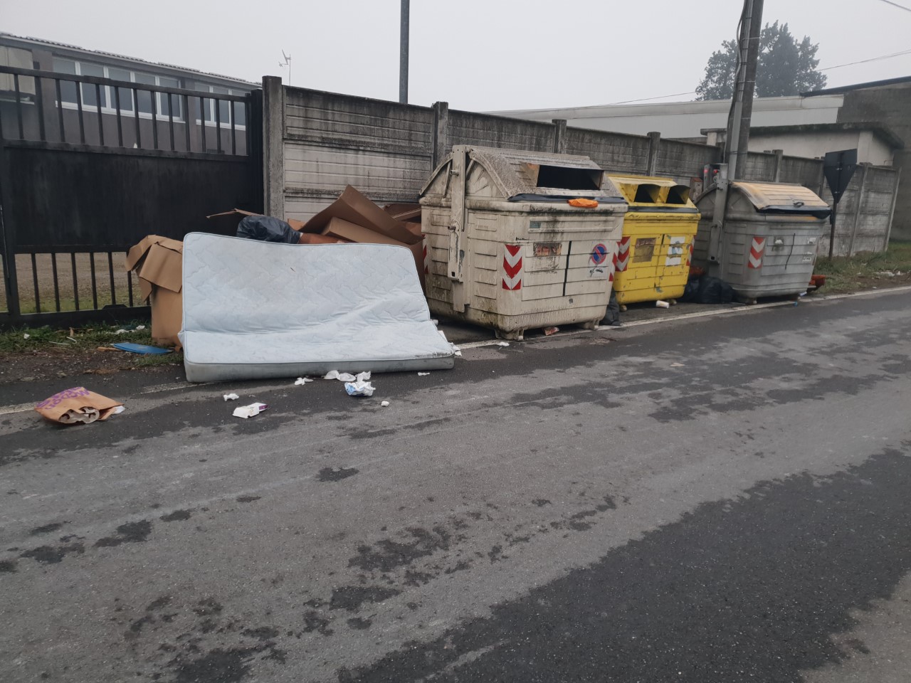 Via della Stortigliona che porta a Spinetta Marengo come una discarica