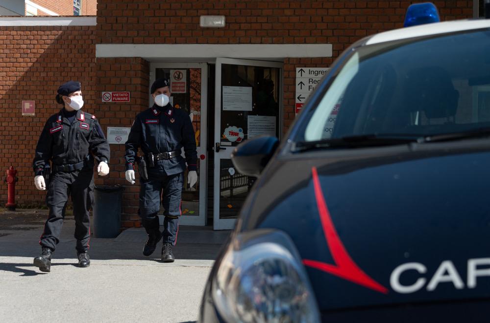 Una dolce Pasqua per i bimbi dell’Infantile: i Carabinieri consegnano 40 uova di cioccolato