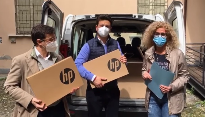 A Casale prezzi dei computer più bassi, pc a famiglie in difficoltà e più connessione
