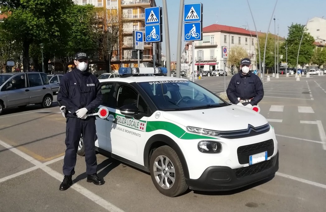 Aperti il 25 aprile nonostante il divieto: a Casale sanzionati un minimarket e due tabaccherie