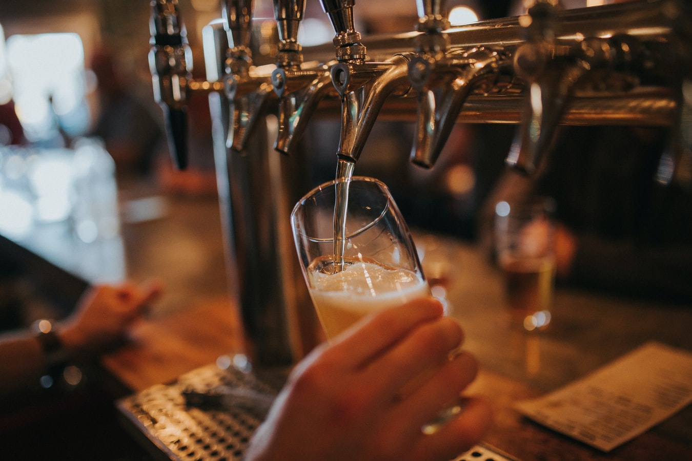 Storie di commercianti che resistono, Al Rock Café: “Perso più del 50% dei ricavi. L’asporto ci permette di non mollare”