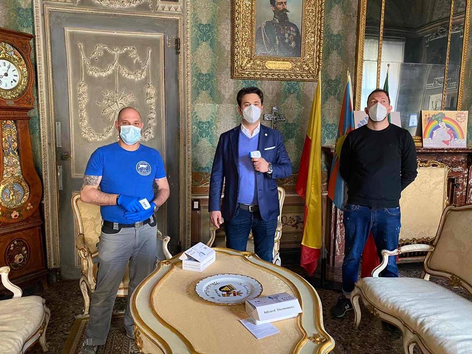 A Casale donazione di termometri a infrarossi. Riboldi: “Utili per la fase due”