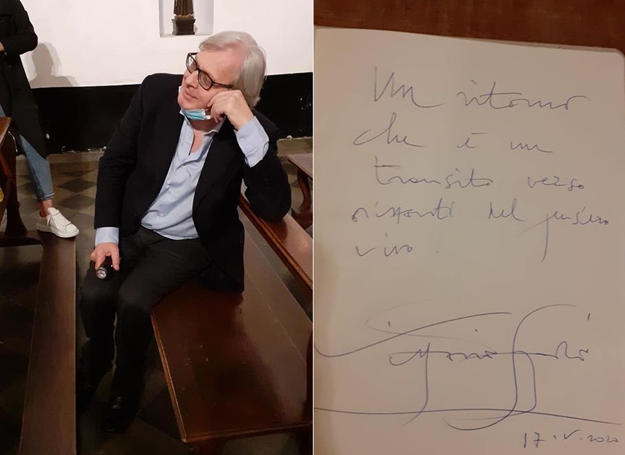 Visita a sorpresa di Sgarbi alla Pinacoteca di Voltaggio: con mascherina e dedica