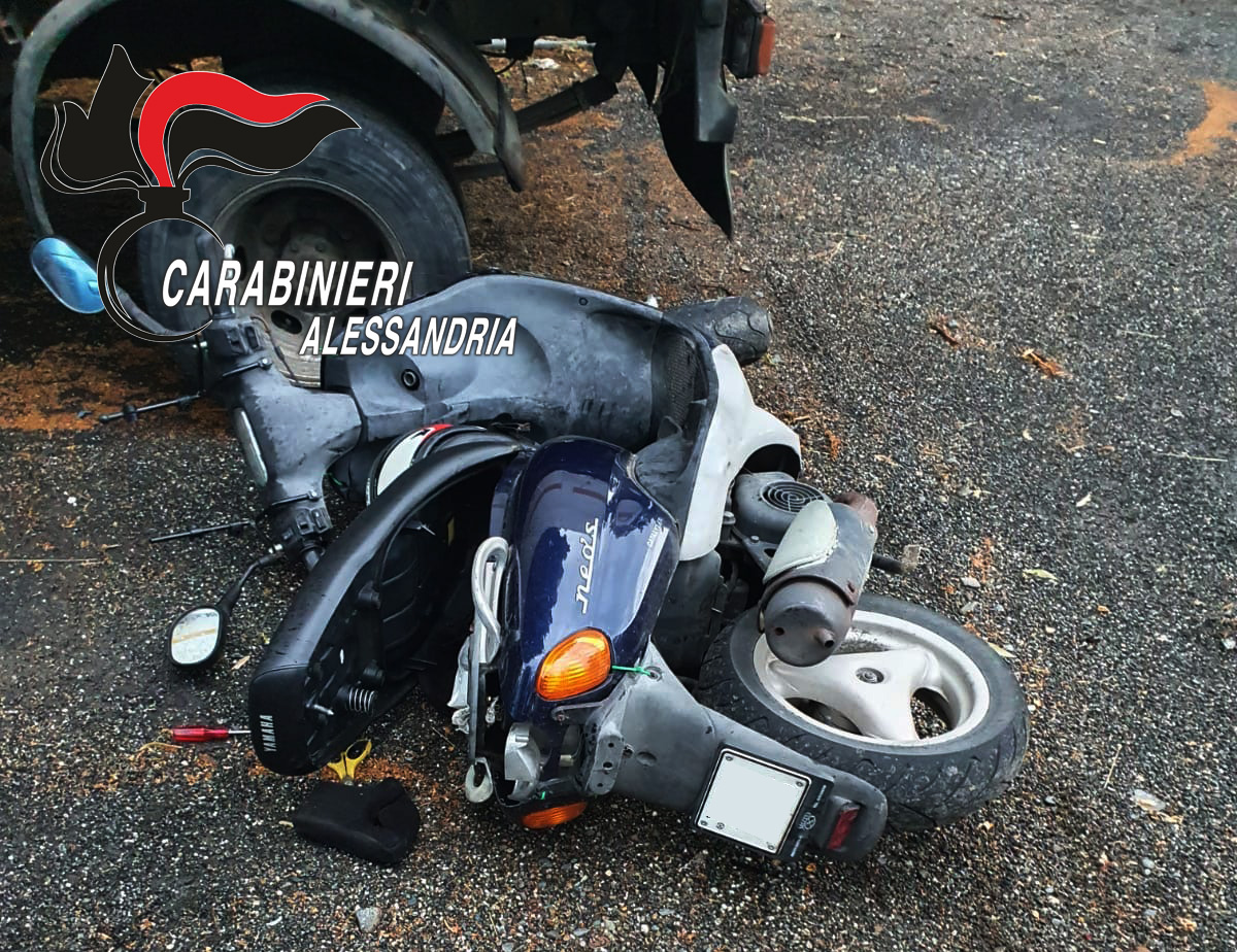 Contromano in via Scazzola non si ferma all’alt: girava su un motorino rubato con la cocaina in tasca