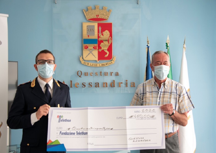 Cuori di cioccolato per la Questura di Alessandria che ricambia con una donazione a Telethon