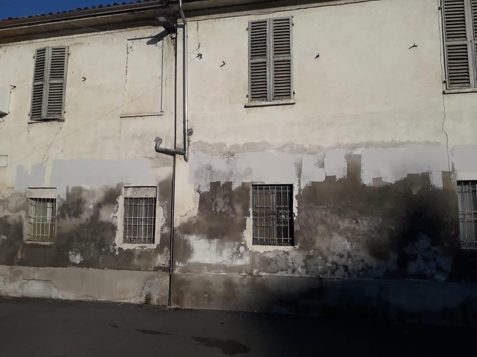 Non Una di Meno: “Verniciato il nostro messaggio sul muro della Casa delle Donne. Lo rifaremo”