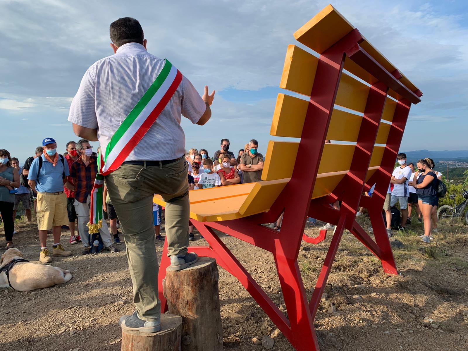 Per godere di un grande panorama ci vuole una grande panchina: nuova big bench a Mornese