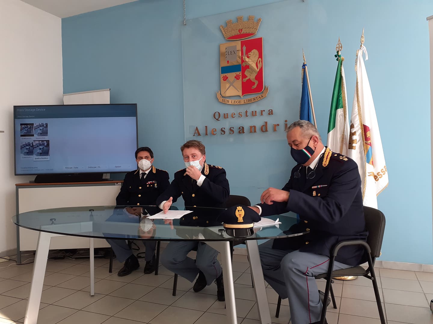Scippo del Rolex a un anziano con la tecnica dell’abbraccio: marito e moglie in manette