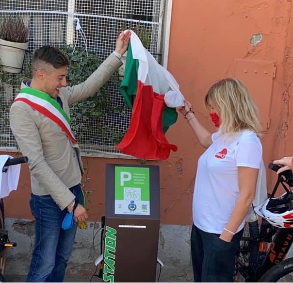 A Castelletto Monferrato inaugurata la colonnina per ricaricare le biciclette elettriche