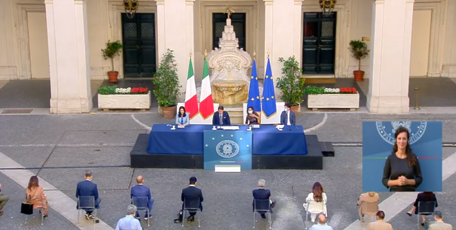 Scuola, Conte conferma: “Si comincia il 14 settembre in totale sicurezza”