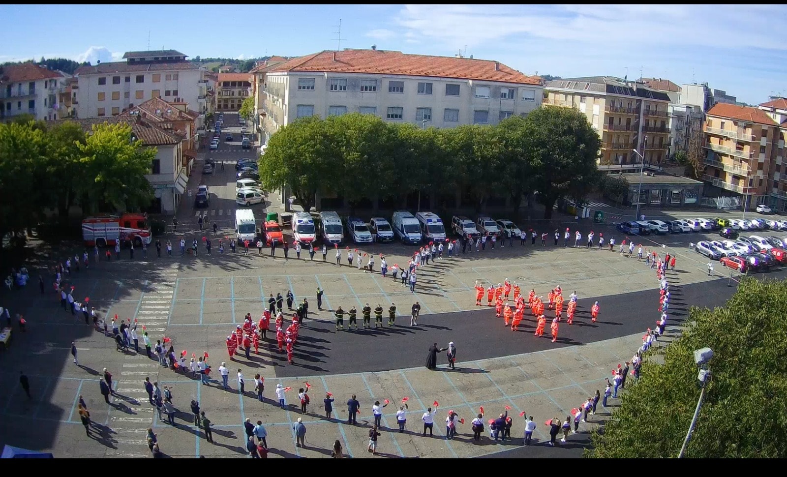Valenza ricorda le vittime del Covid-19 con un cuore gigante