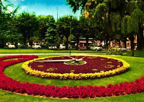 La proposta: “Un flashmob per vedere se davvero i giardini della stazione sono off-limits”