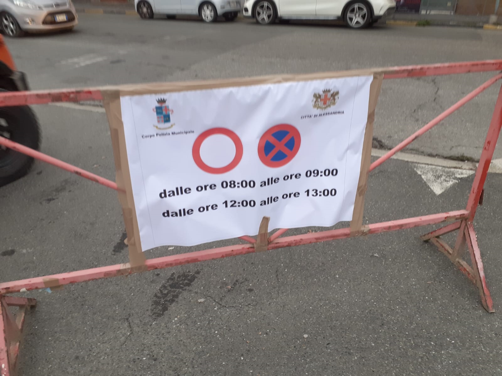 Piazza Zanzi senza auto funziona: “Ora chiusura anche dalle 16 alle 17”