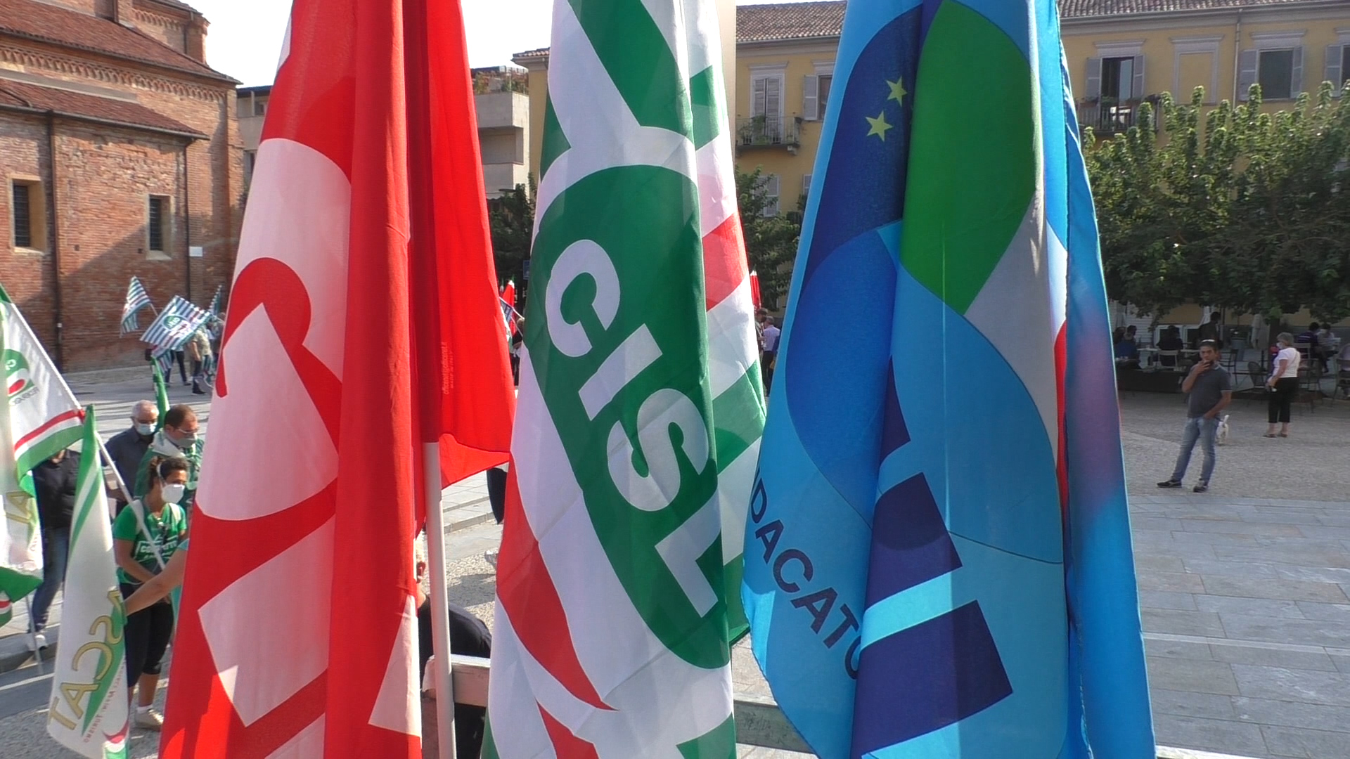 Sciopero per i dipendenti del supermercato de “I Giovi” di Pozzolo: “Locali fatiscenti e dipendenti al freddo d’inverno”