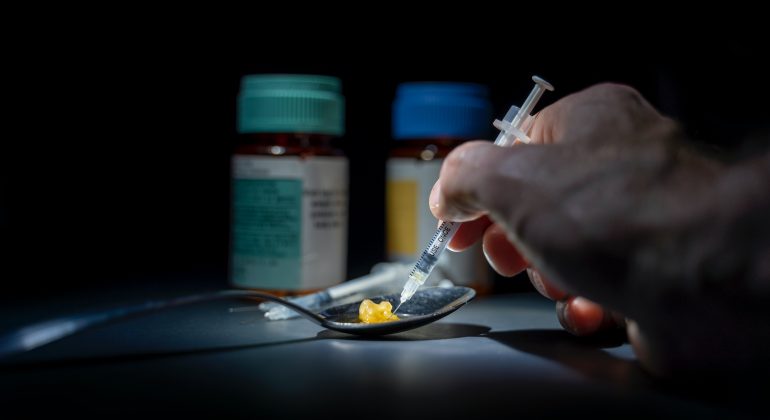Come agisce la droga sul cervello: dalla ‘droga dello stupro’ allo ‘spinello’