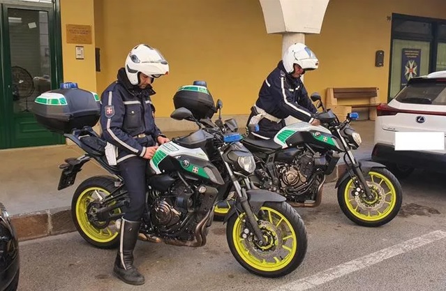 A Serravalle minorenne inganna una anziana e le ruba la pensione: intervengono Polizia Locale e Comune