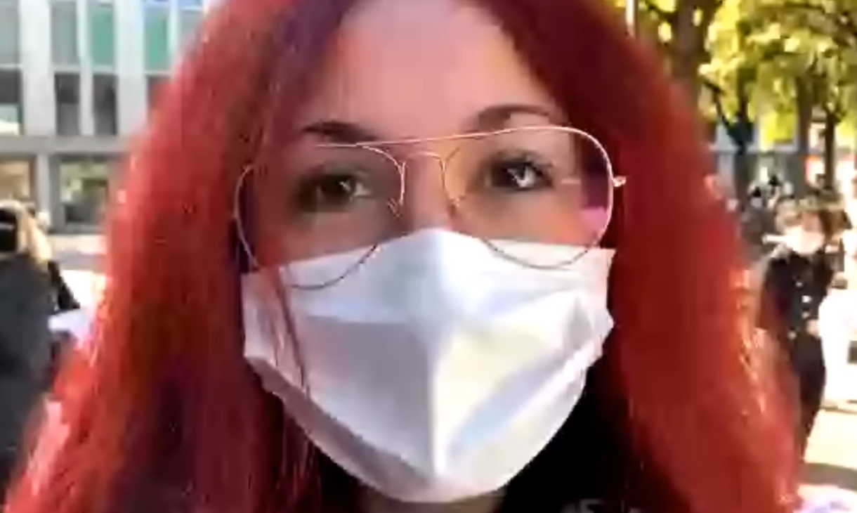 Protesta bar e locali: “Facevo la cameriera e ora, a 21 anni, sono senza un lavoro e non so più come fare”