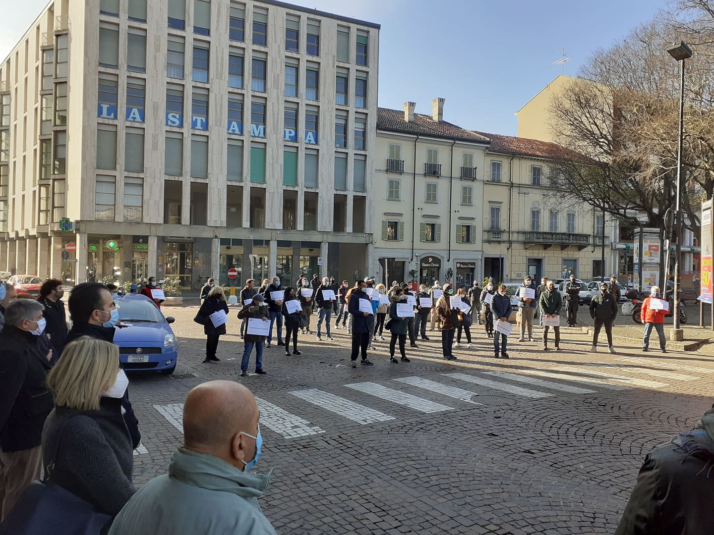 Ambulanti in presidio contro le misure dell’ultimo Dpcm: “Vogliamo solo lavorare”