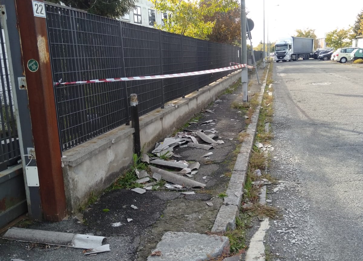In zona D4 ad Alessandria sistemati i 4 pali della luce danneggiati