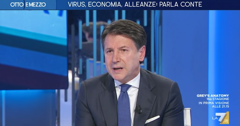 Conte su La7: “No vacanze sulla neve. Sullo shopping natalizio dilateremo gli orari dei negozi”