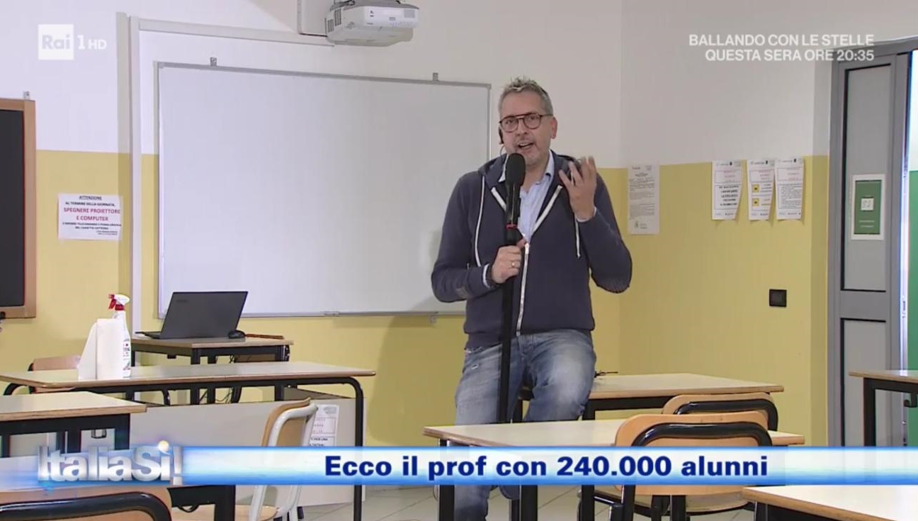 Star di Tik Tok e ora anche su Rai 1: il prof alessandrino Sandro Marenco a ItaliaSì!