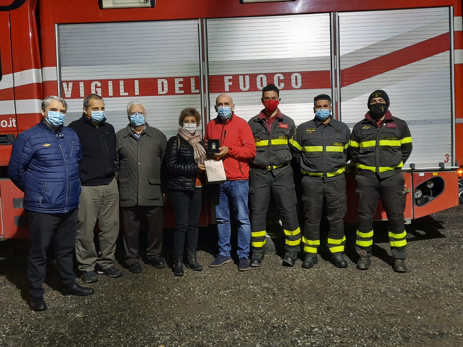 Dalla Pro Loco di Valenza un lingotto d’oro all’associazione Amici dei Vigili del Fuoco