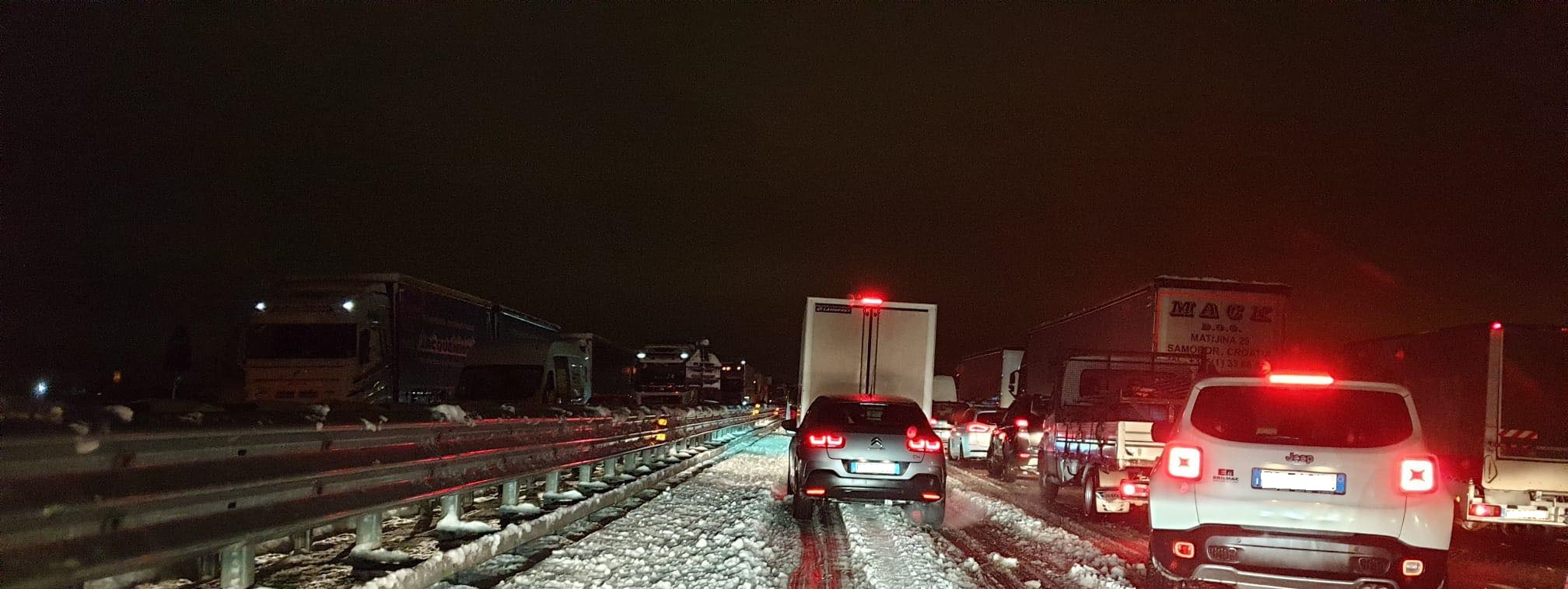 Riaperto dopo circa 9 ore lo svincolo tra la A21 e la A7