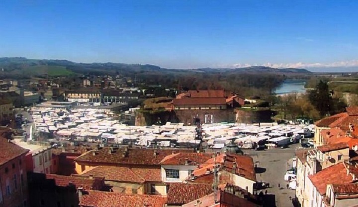 Mercati bisettimanali di piazza Castello a Casale: ecco il calendario e modalità
