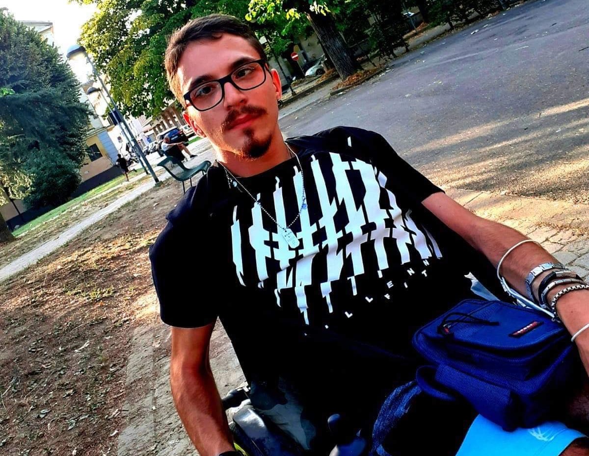 Finta aggressione a Lele Rachiele: “Farò lavori socialmente utili”