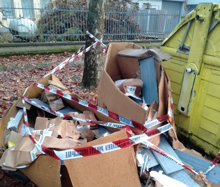 Rifiuti abbandonati in zona D3 ad Alessandria: scoperti e multati i responsabili
