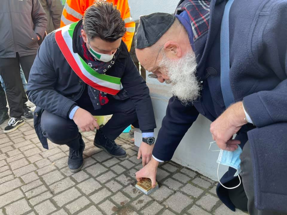 Davanti al Palli una pietra d’inciampo per ricordare il fondatore del Casale