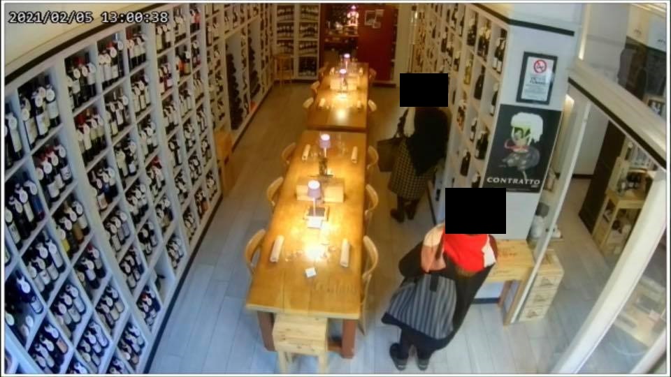 Rubano sei bottiglie di pregio da un’Enoteca di Ovada, i proprietari: “Aiutateci a trovare i ladri”
