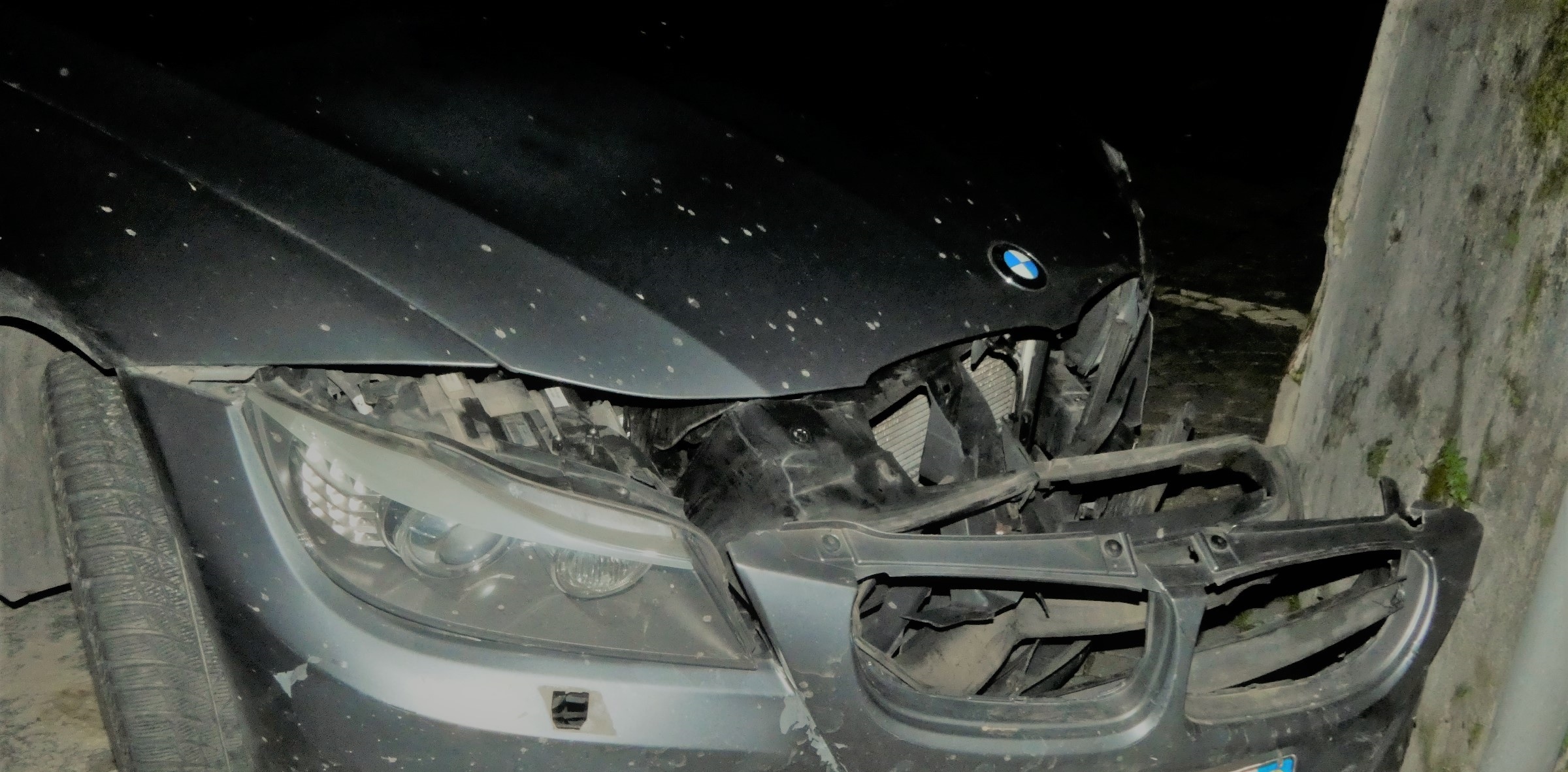 Fugge dopo un incidente a Casale e dà la colpa alla fidanzata perché guidava senza patente