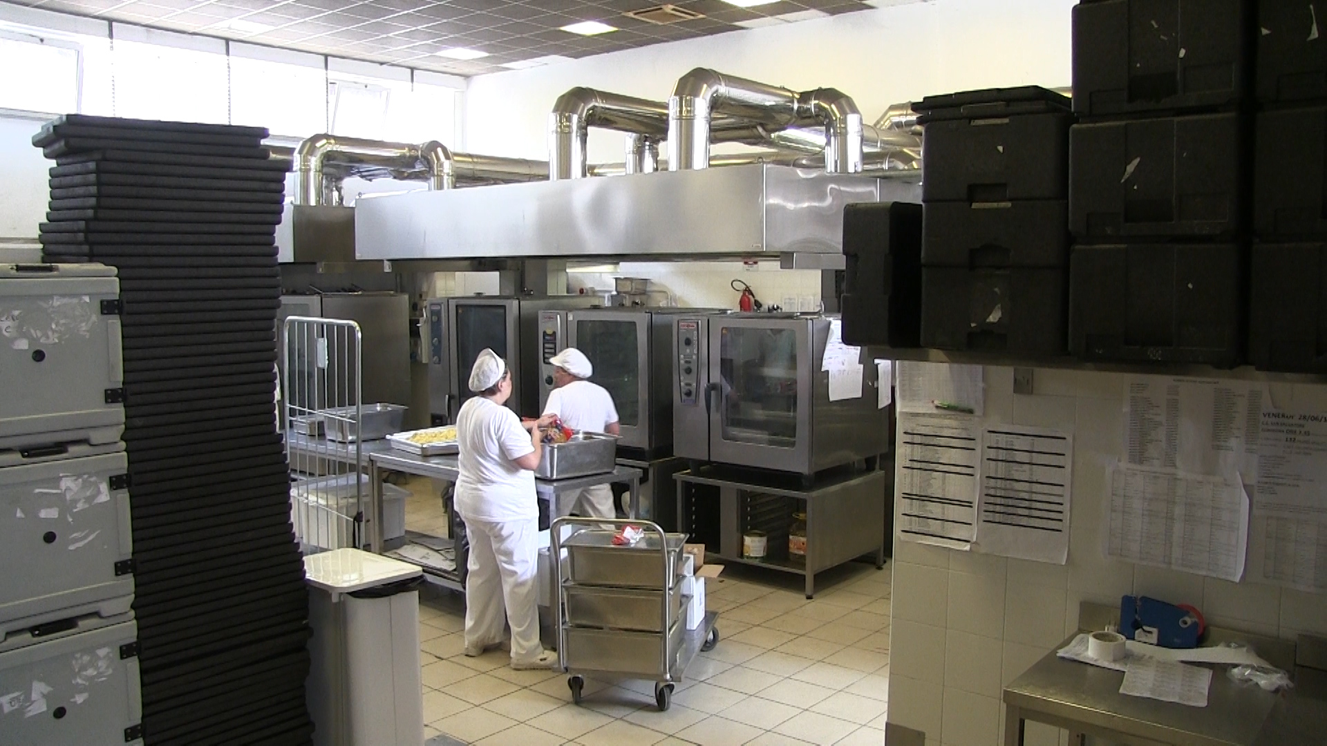 Mense Alessandria, confronto sindacati-Vivenda sulle lavoratrici: “Ore aumentate e garanzie logistiche”