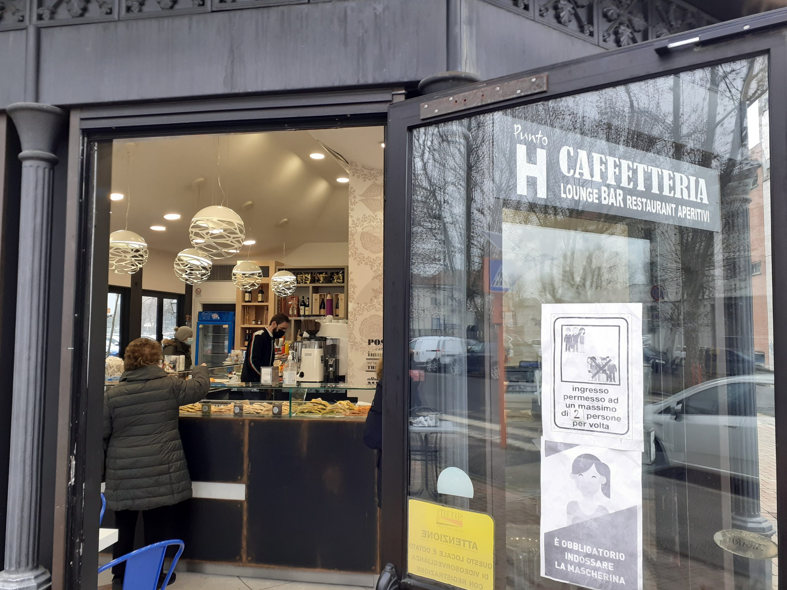 Piemonte in zona gialla: i bar riaprono ai clienti. Interviste al Lokobar di Alessandria