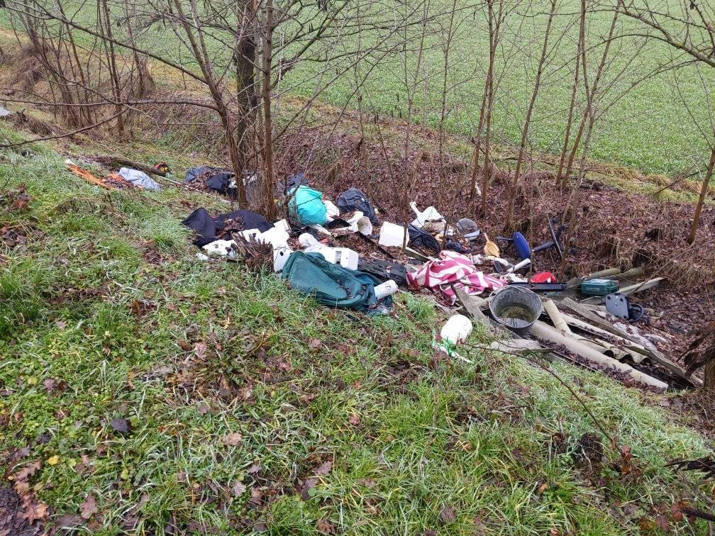 Altro abbandono rifiuti nel Tortonese: presenti anche onduline d’amianto