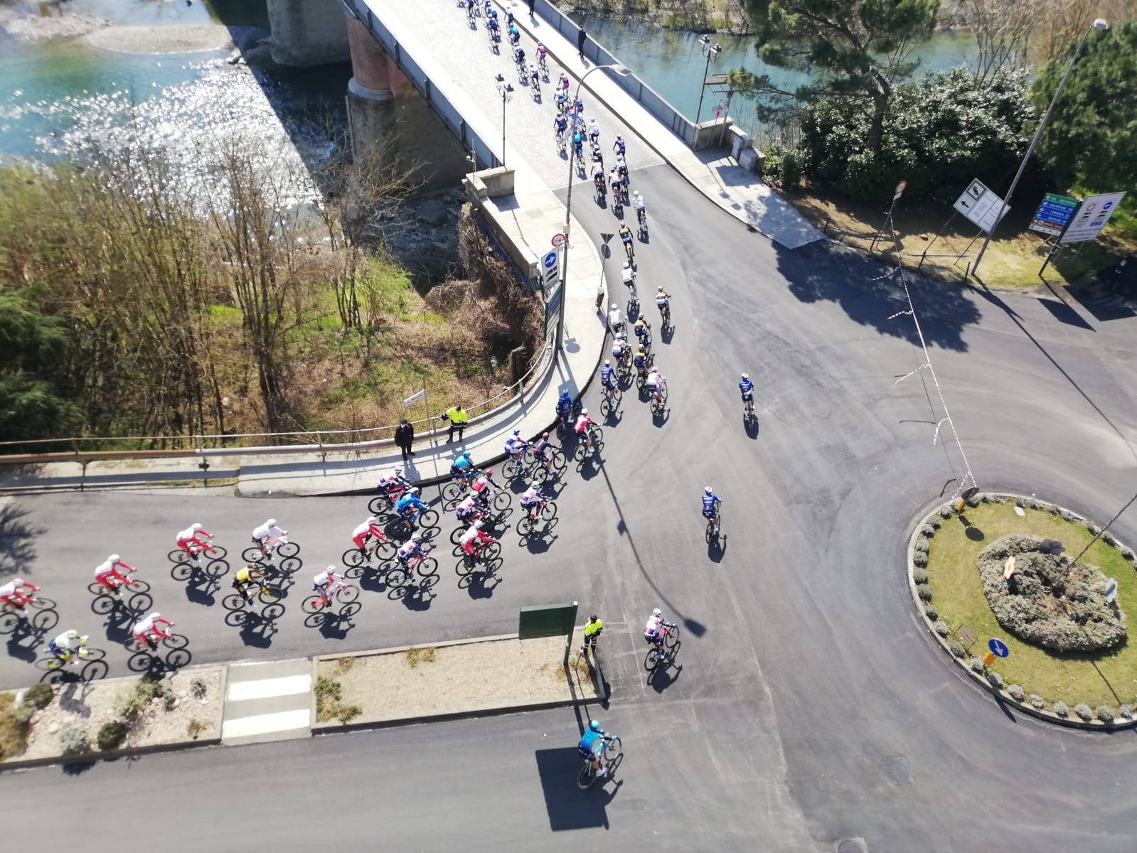 Le foto dei ciclisti della Milano-Sanremo per la prima volta ad Acqui