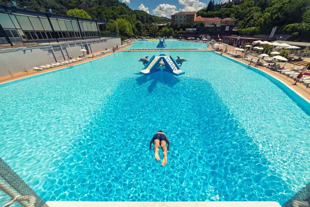 Il Comune scrive a Terme di Acqui di Spa: “Individuato un soggetto che vuole gestire le piscine monumentali”