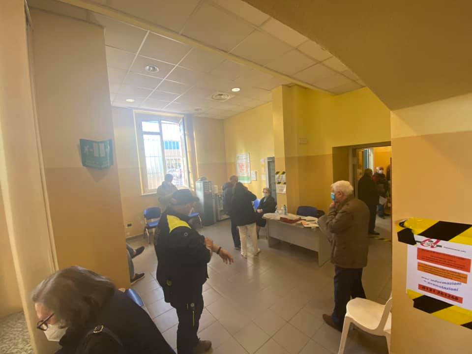 Code al centro vaccini del Cristo, Asl: “Situazione tornata alla normalità, ci scusiamo per il disagio”