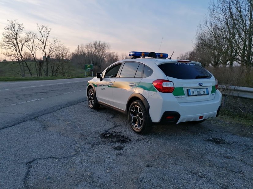 A Valenza troppi rifiuti fuori cassonetto, Comandante Polizia Locale: “Più controlli con le fototrappole”