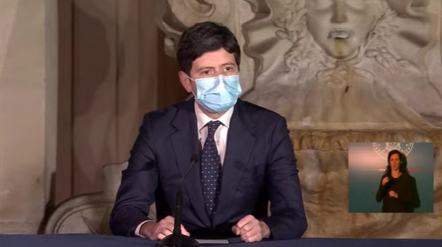 Covid, ministro Speranza: “Subito via alla quarta dose per gli over 60”
