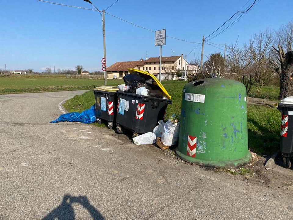 CdP7 segnala altri atti di inciviltà nel casalese: “Spazzatura poi rimossa da Cosmo”