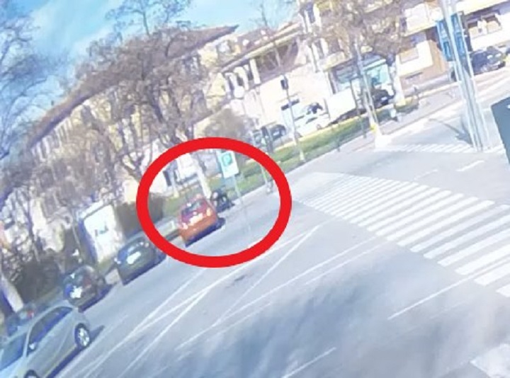 Furto da 500 euro in piazza a Casale: denunciati due minorenni dalla Polizia Locale