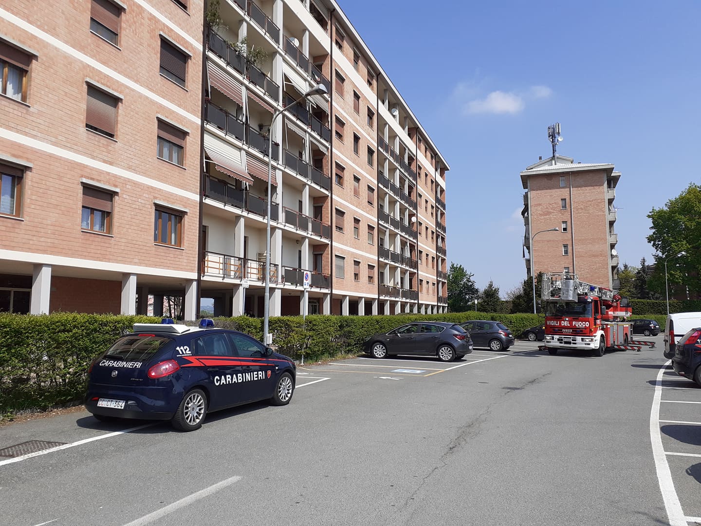 Precipita dal balcone di casa: tragedia in via don Giovine