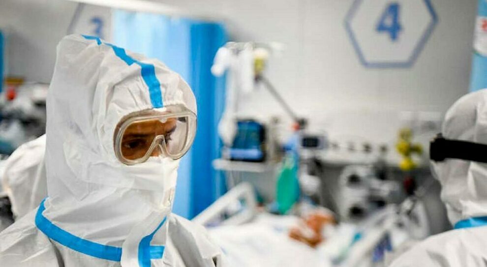“Le varianti covid-19 sono una minaccia seria”: Focus spiega come le affronta la scienza