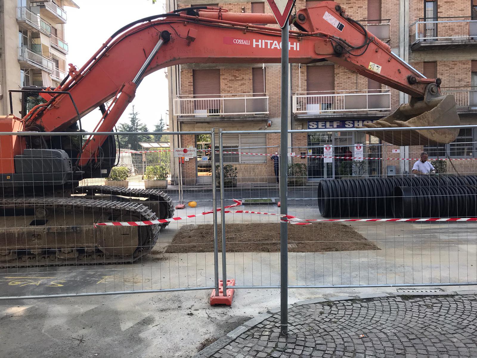 Chiusa la voragine in viale della Repubblica a Valenza, Oddone: “Strada riaperta per Pasqua”