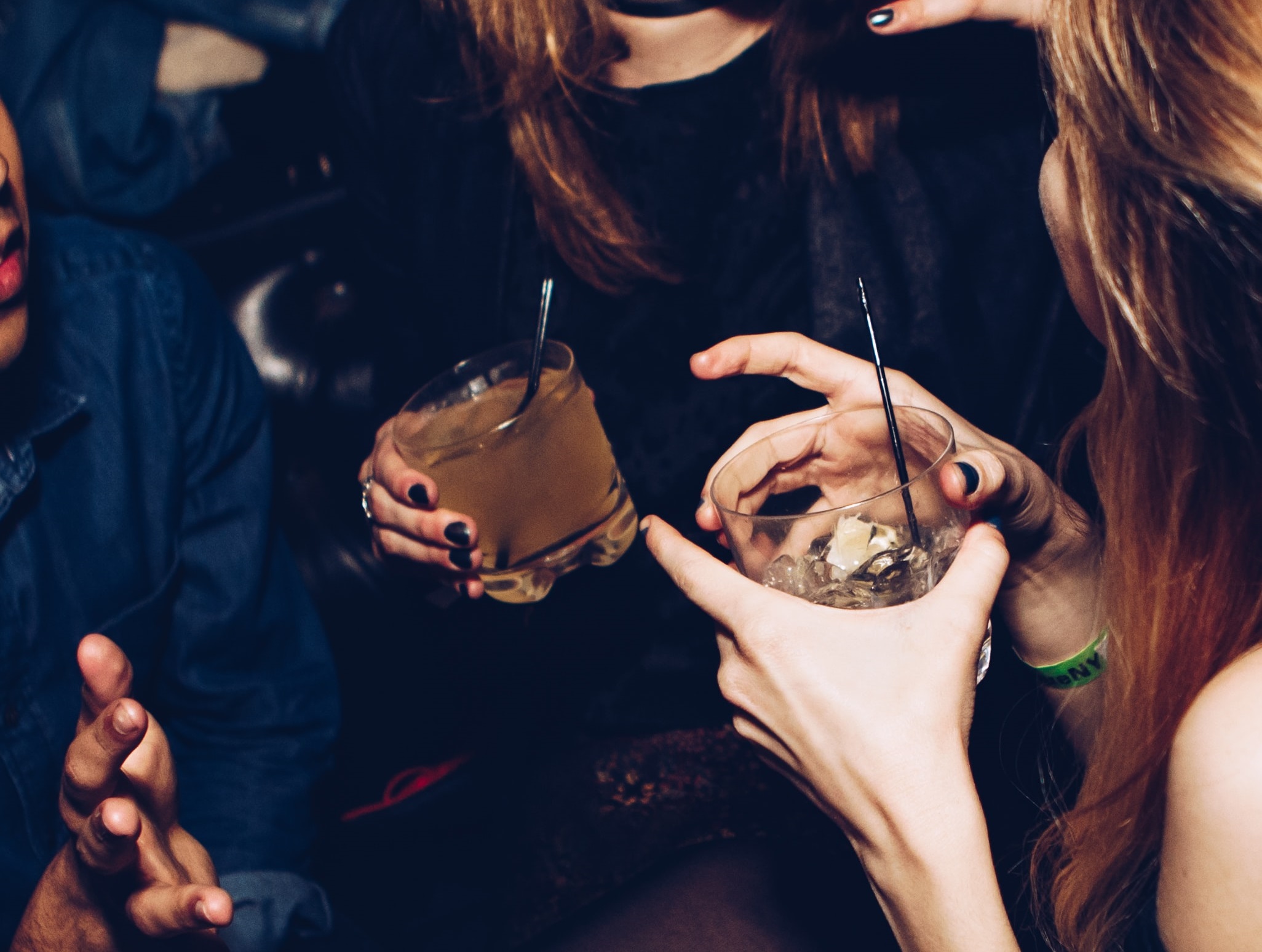 Ad Alessandria vendita vietata nei weekend dopo le 18 di bevande in bottiglie di vetro e lattine da asporto