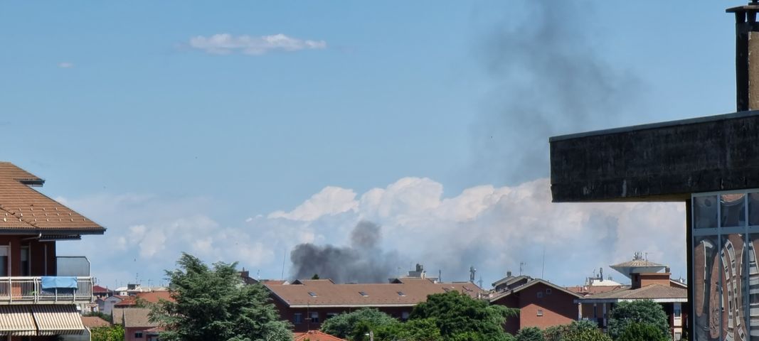 A fuoco un’auto in via Cesare Battisti ad Alessandria