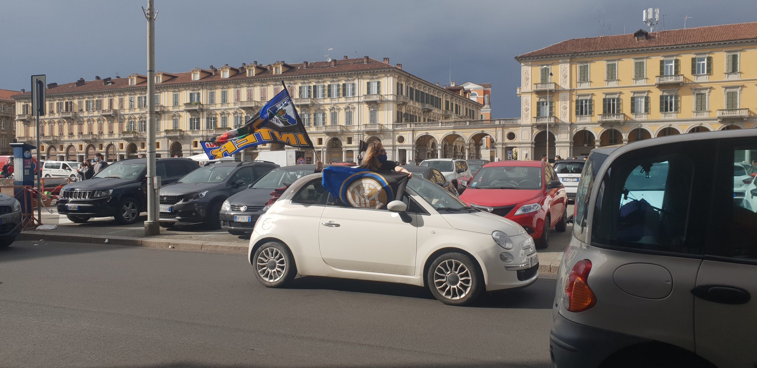 Perché la festa per la vittoria dell’Inter può far risalire la curva pandemica e interessa anche il Piemonte